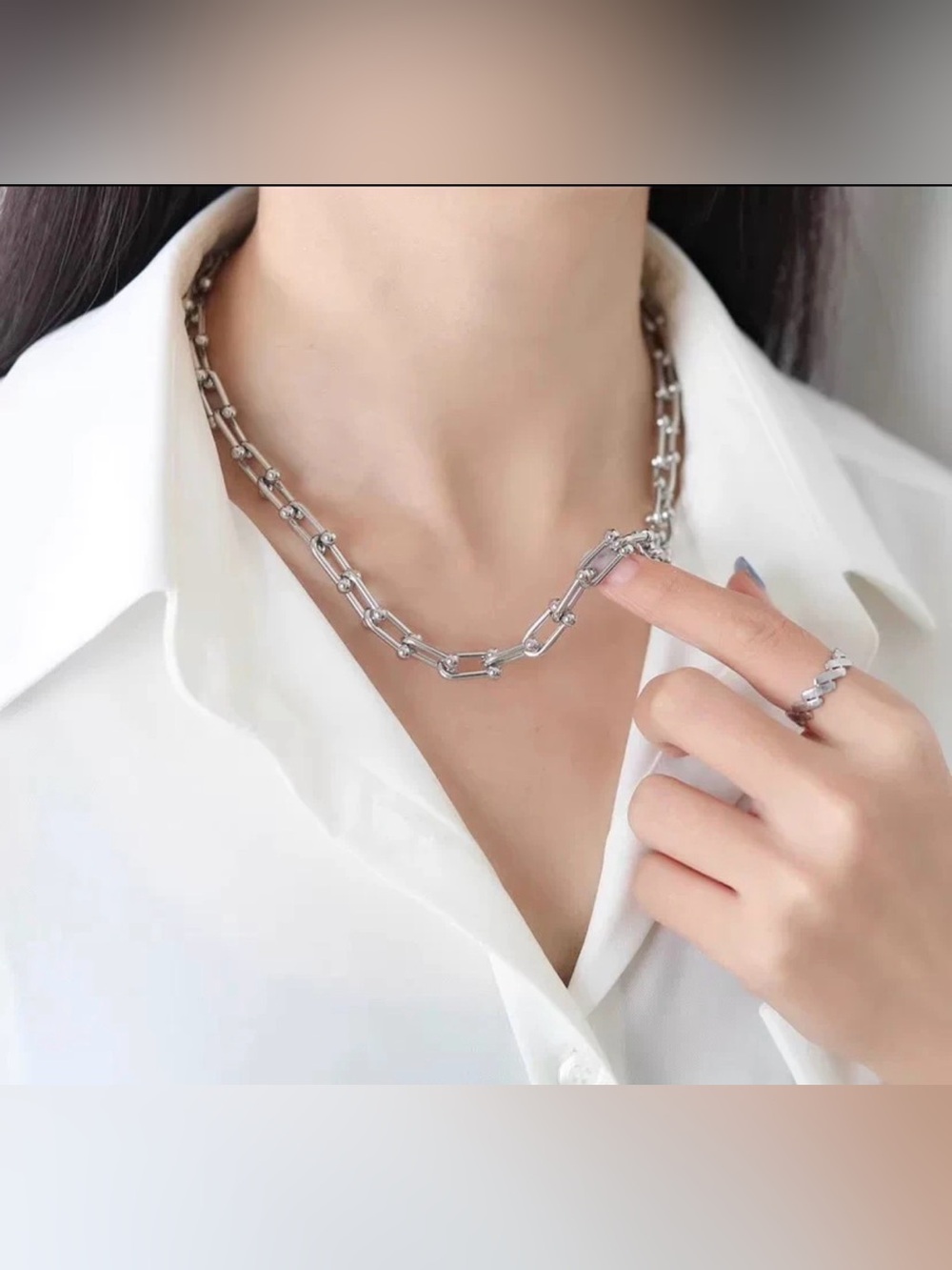Silver Horseshoe U Hardware Link Necklace With Modern Design